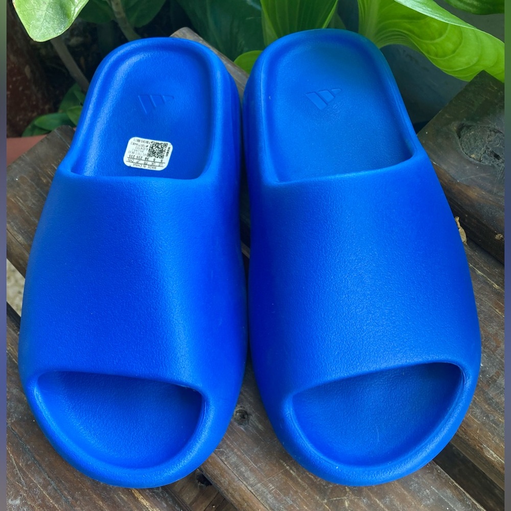 Blue Azure Adidas Yeezy Slides US Size 5 Men’s